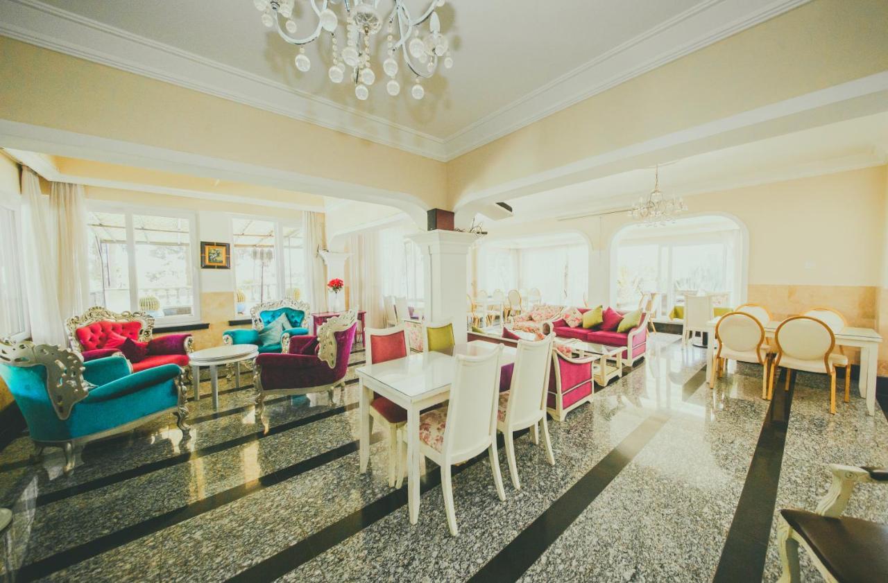 Hotel Pine Bay Club & Cakistes Breakfast Restaurant Next To Popular Kervansaray Beach (Adults Only) Kyrenia  Eksteriør billede